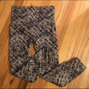 Spanx Look At Me Now Seamless Cropped Leggings